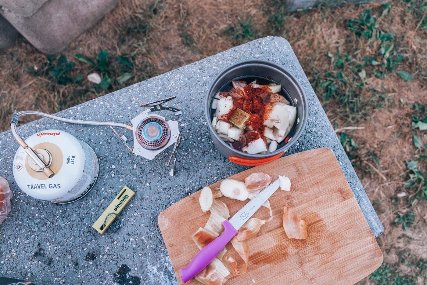 Proč už nikdy na elektrokolech do Řecka 9 Ze začátku jsme používali i reálný suroviny, ale pak nám došlo, že když budeme vařit 2 hodiny, tak nic už neuděláme