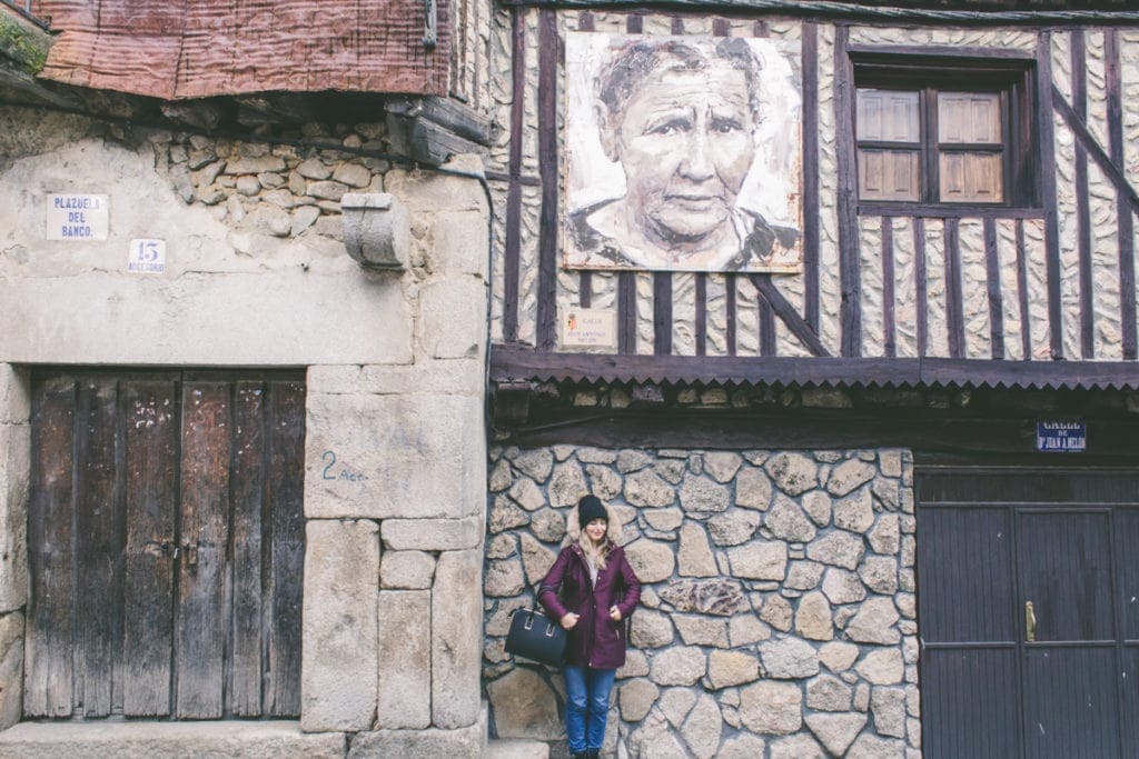 Mogarazz, kde na vás koukají babičky z domů