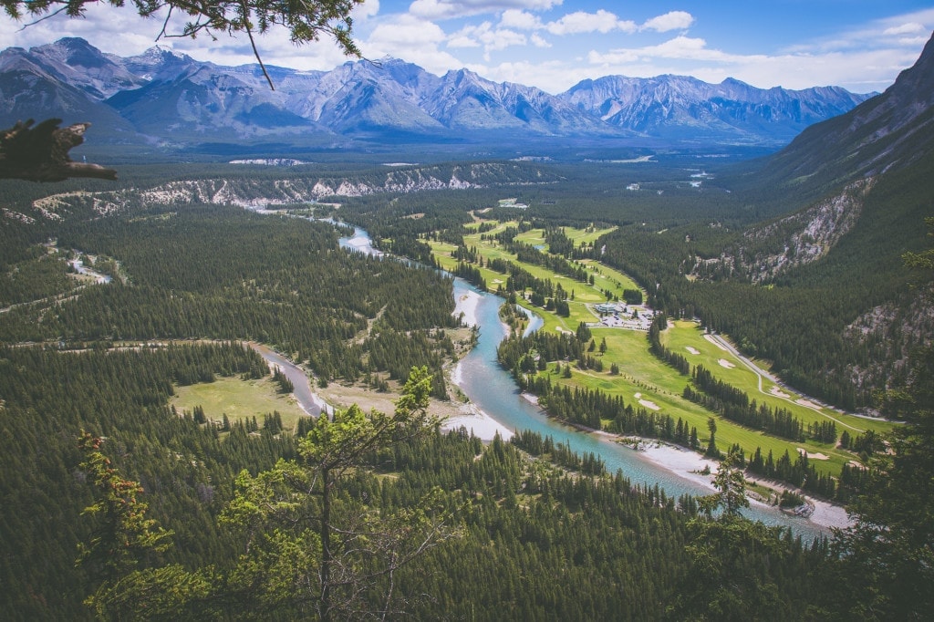 krásné treky v Banffu. Výhled z Tunnel Mountain. 