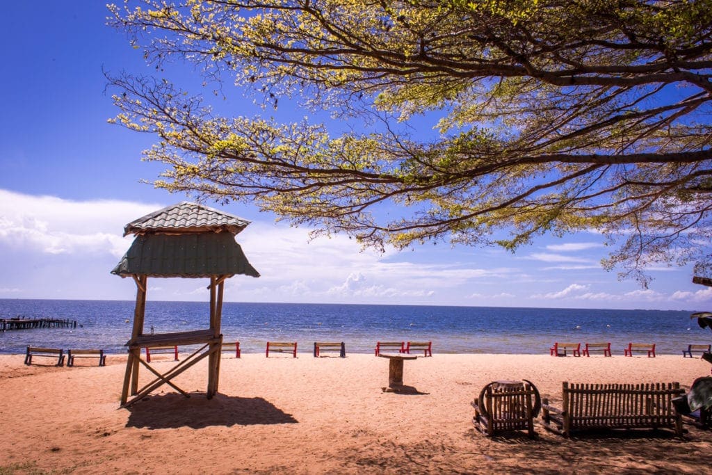 Do Ugandy se rozhodně nejezdí na opalovačku na pláži