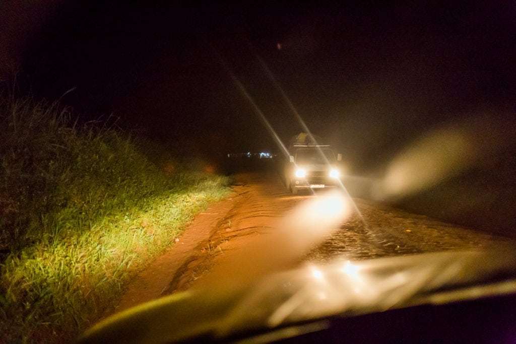 Řídit v Ugandě je jen pro odvážlivce. Takhle vypadala cesta do národních parků