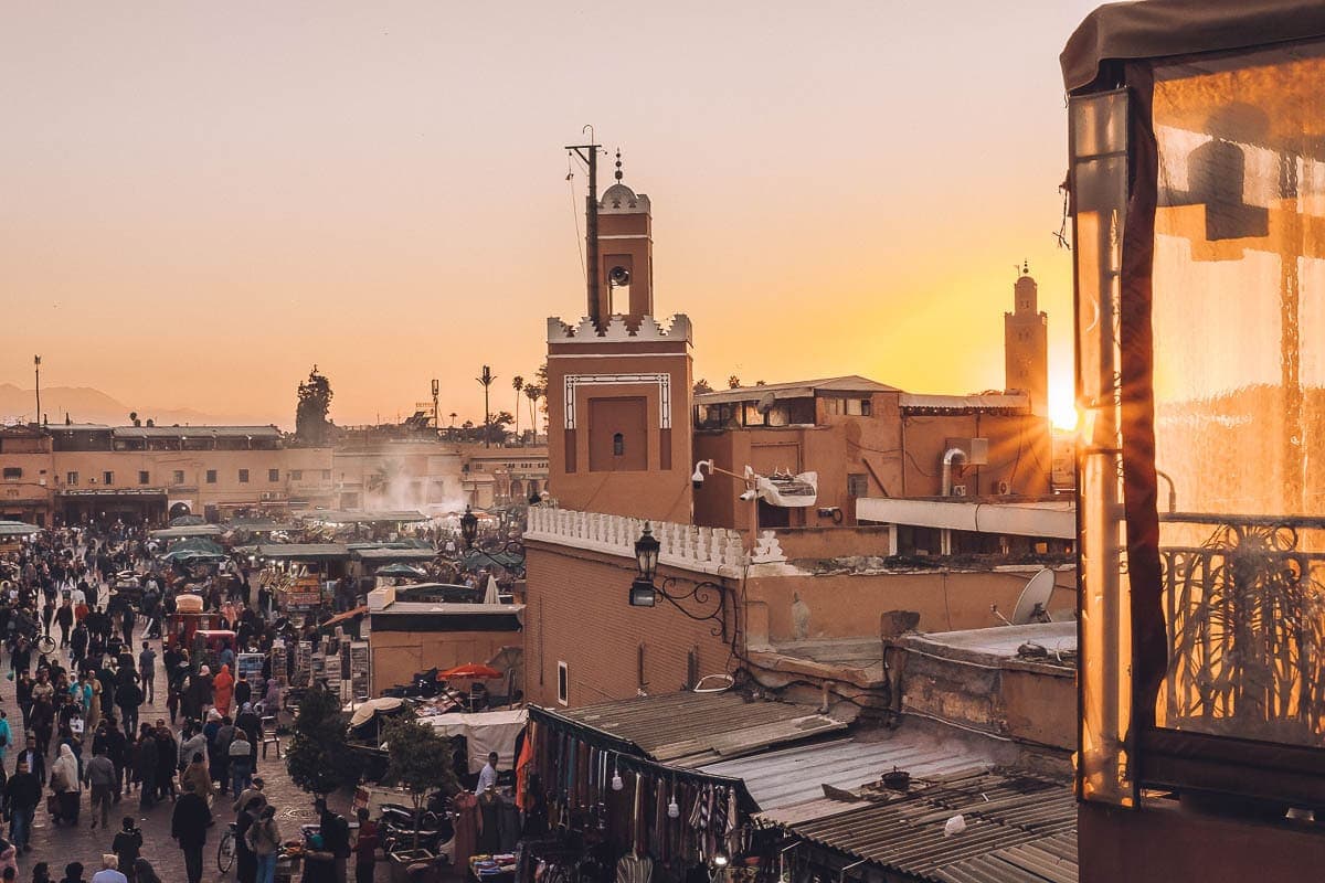 Widok na Dżemaa el-Fnaa