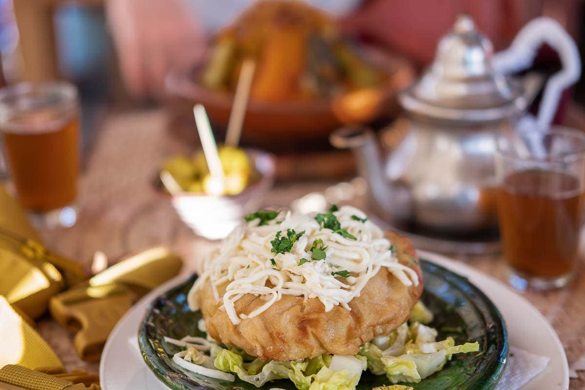 Jedz tam, gdzie jedzą miejscowi