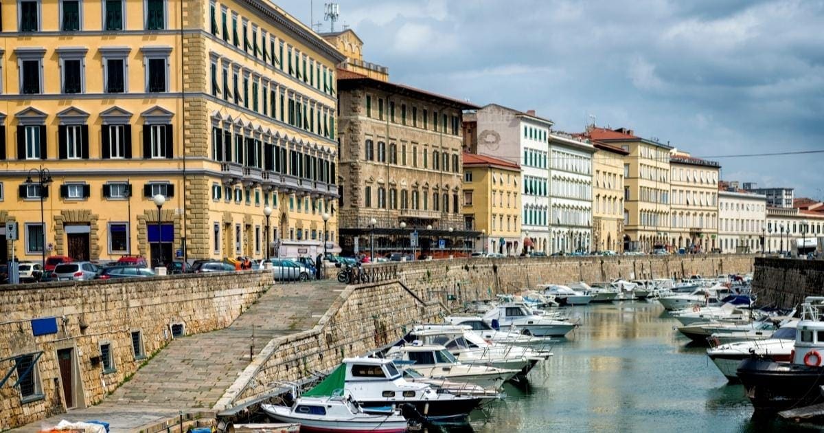 Toskánsko, Itálie: 27 nejkrásnějších míst a 7denní itinerář + mapa 11 Přímořské městečko Livorno v Toskánsku