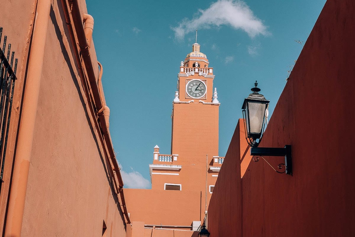 Vista su una chiesa a Mérida