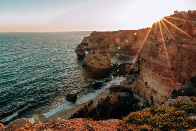 Tramonto sulla spiaggia di Praia da Marinha