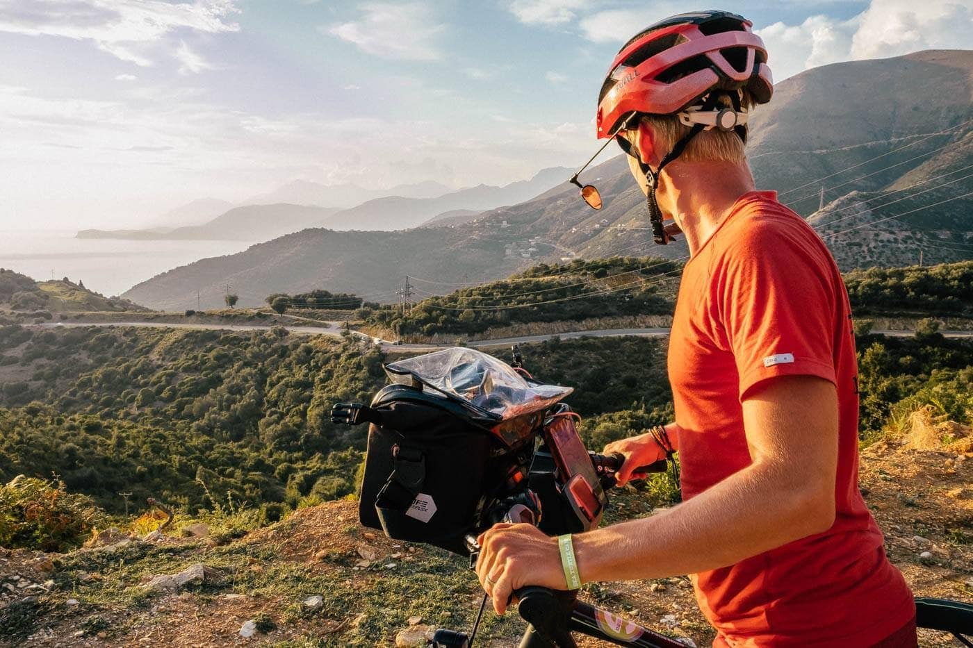 Albania na rowerze: Bezpieczeństwo, stan dróg i jak się tam jeździ 4 Przepiękne widoki z drogi do Sarande