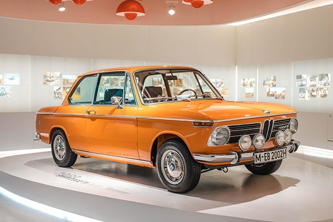 Oranžové auto v BMW Museum
