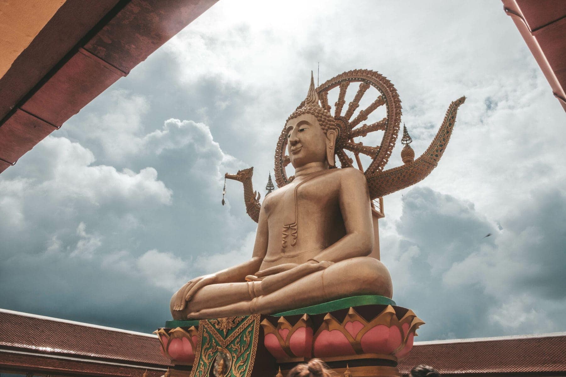 Was man auf Koh Samui sehen kann? Zwölf Meter hoher Buddha auf Koh Samui 