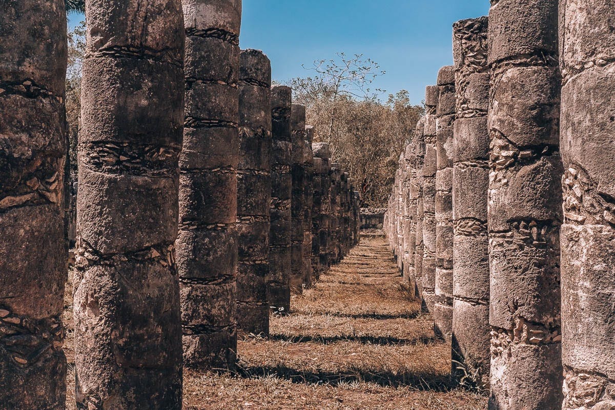 Säulen des Tempels der Krieger in Chichen Itza