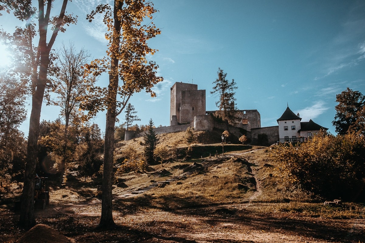 Burg Landštejn aus der Ferne