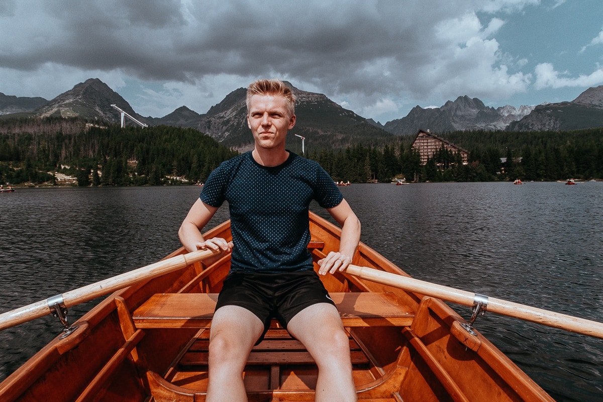 Kajakfahren auf dem Štrbské pleso mit der Hohen Tatra im Hintergrund