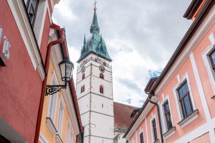 Torre panoramica della città presso la Chiesa dell'Assunzione della Vergine Maria