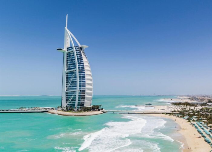 Burj Al Arab w Dubaju - najbardziej luksusowy hotel  