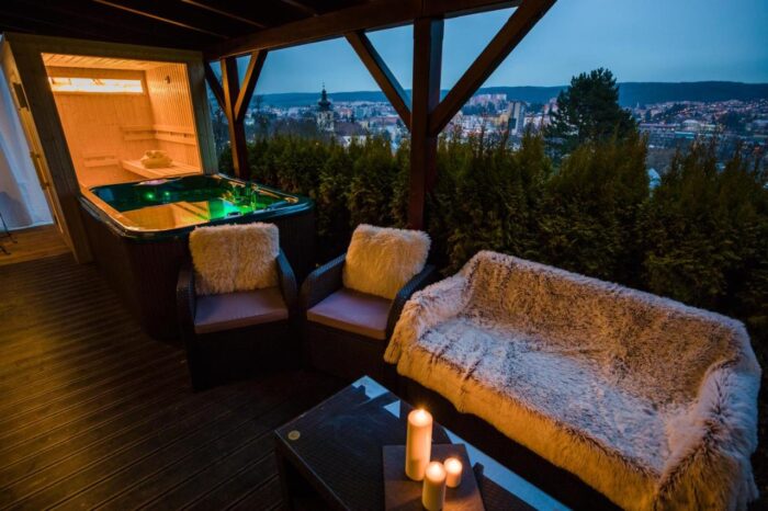 hotels with a hot tub in the room