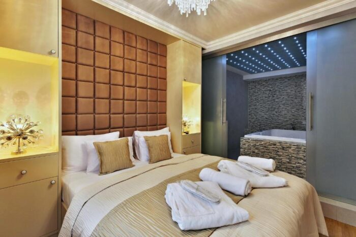 Hotel with whirlpool in room in Pilsen