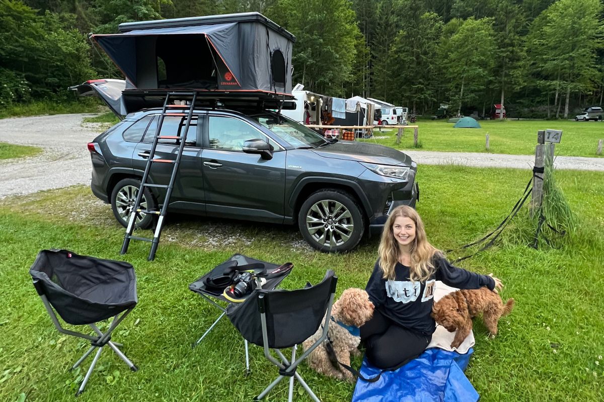 L'année dernière, nous avons voyagé avec une tente de toit