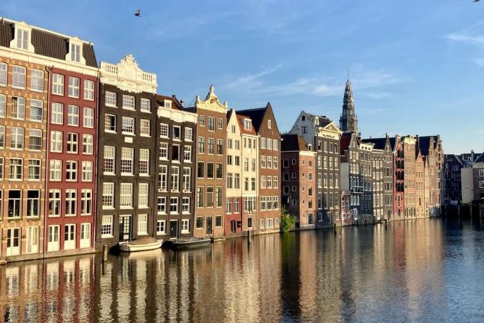 Główna ulica Damrak