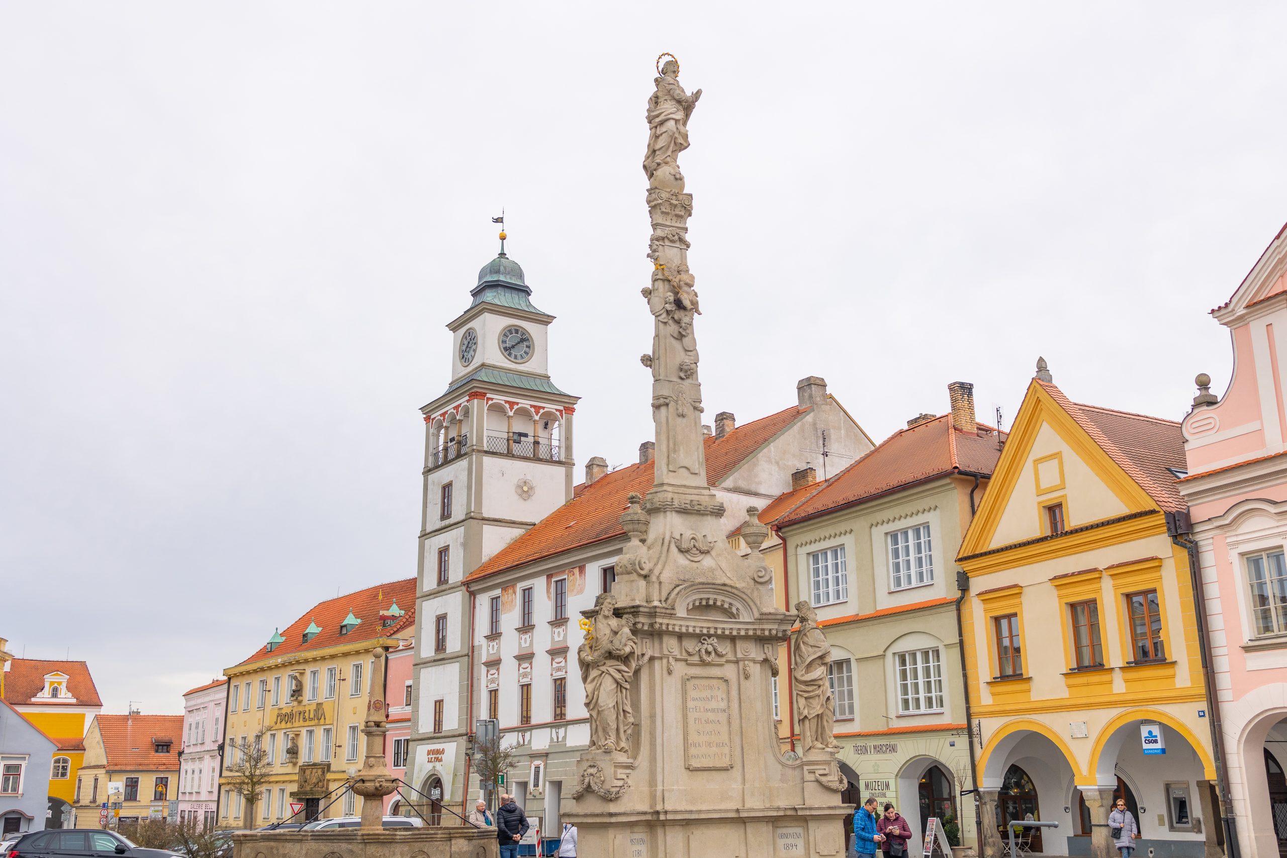 Masarykovo náměstí s kašnou