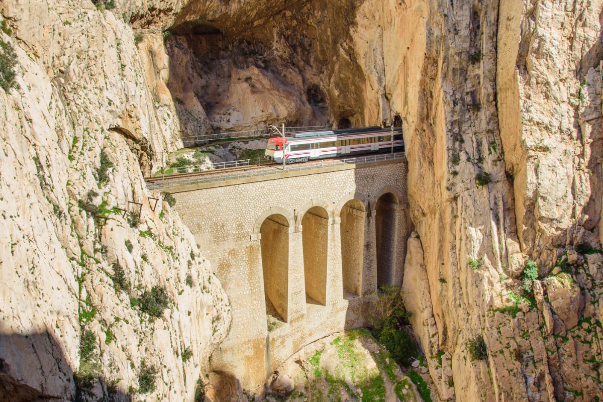 Ferrovia che attraversa il Caminito del Rey