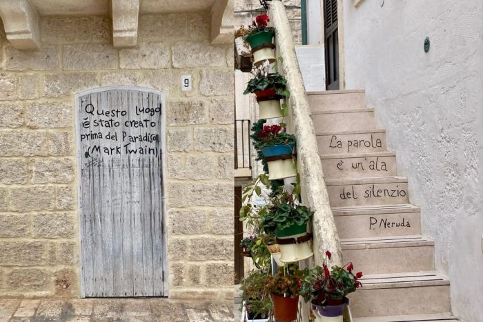 Verses in the alleys of Polignano and Mare