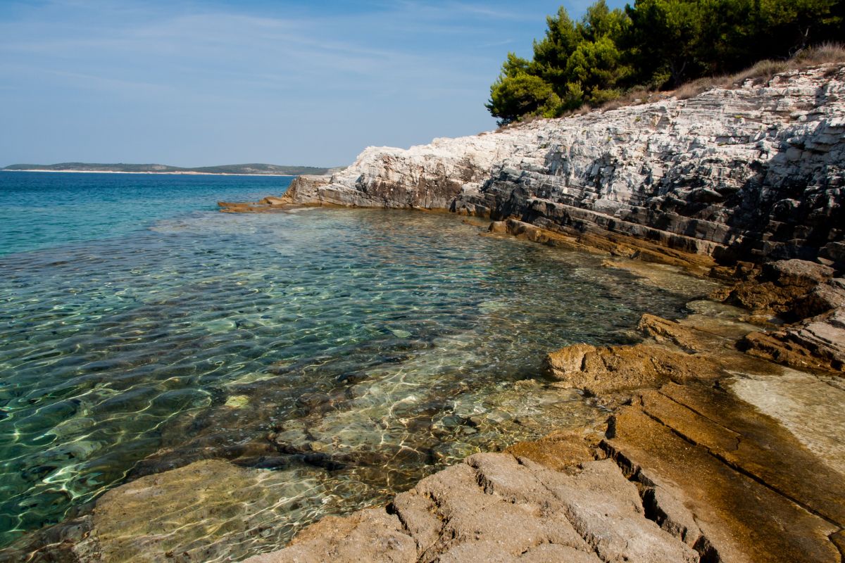 L'acqua a Kamenjak è cristallina.