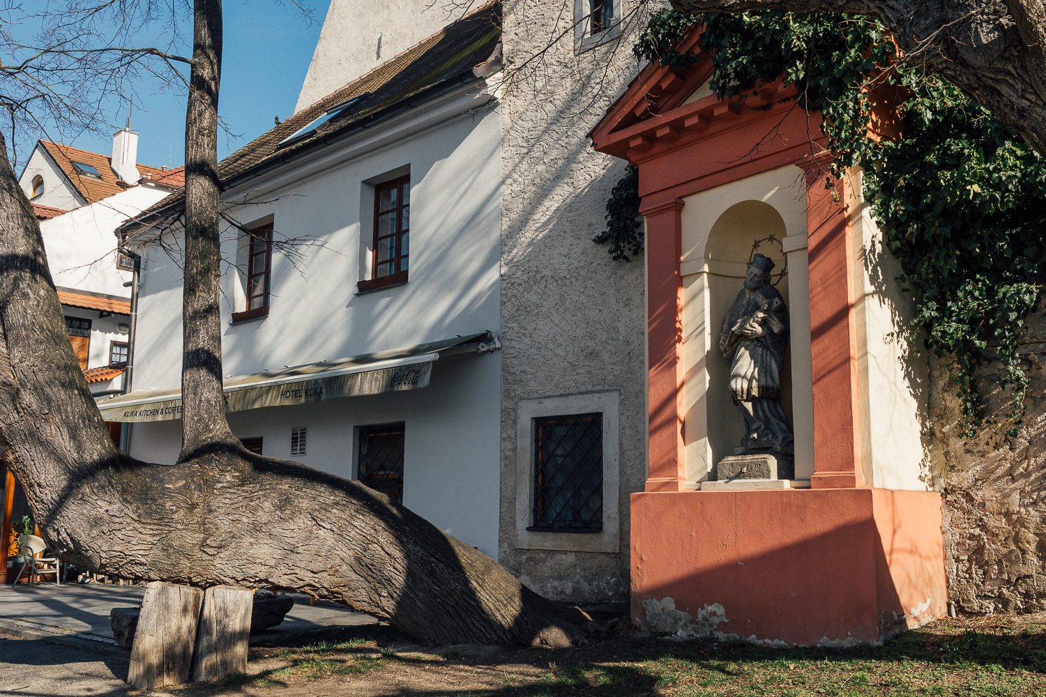 Kaplica wnękowa św. Jana Nepomucena