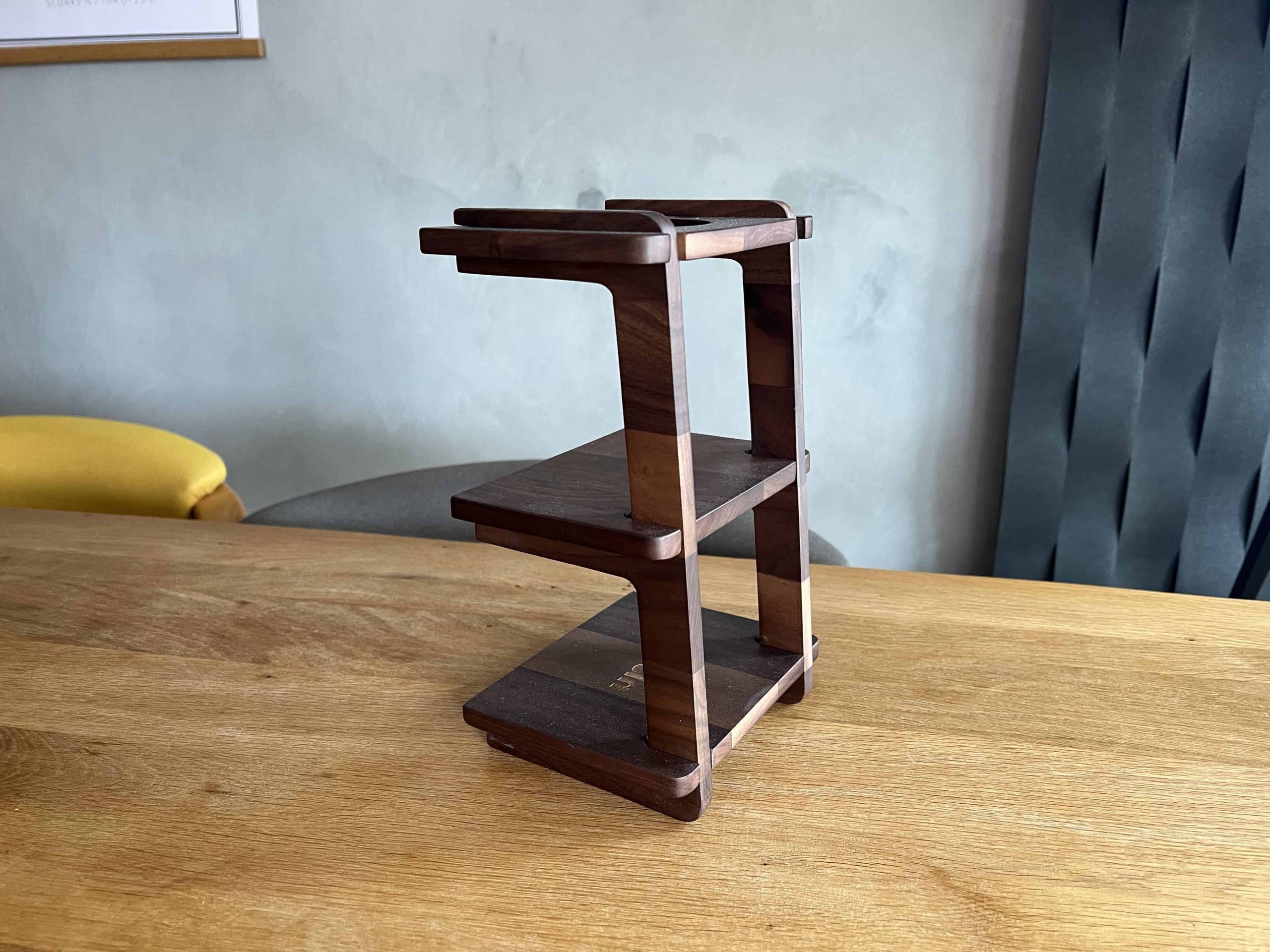 Outin Nano supporto in legno per macchina da caffè