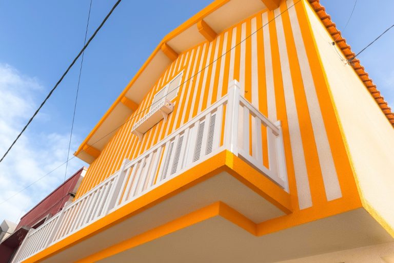 Übernachten Sie in Costa Nova statt in Aveiro