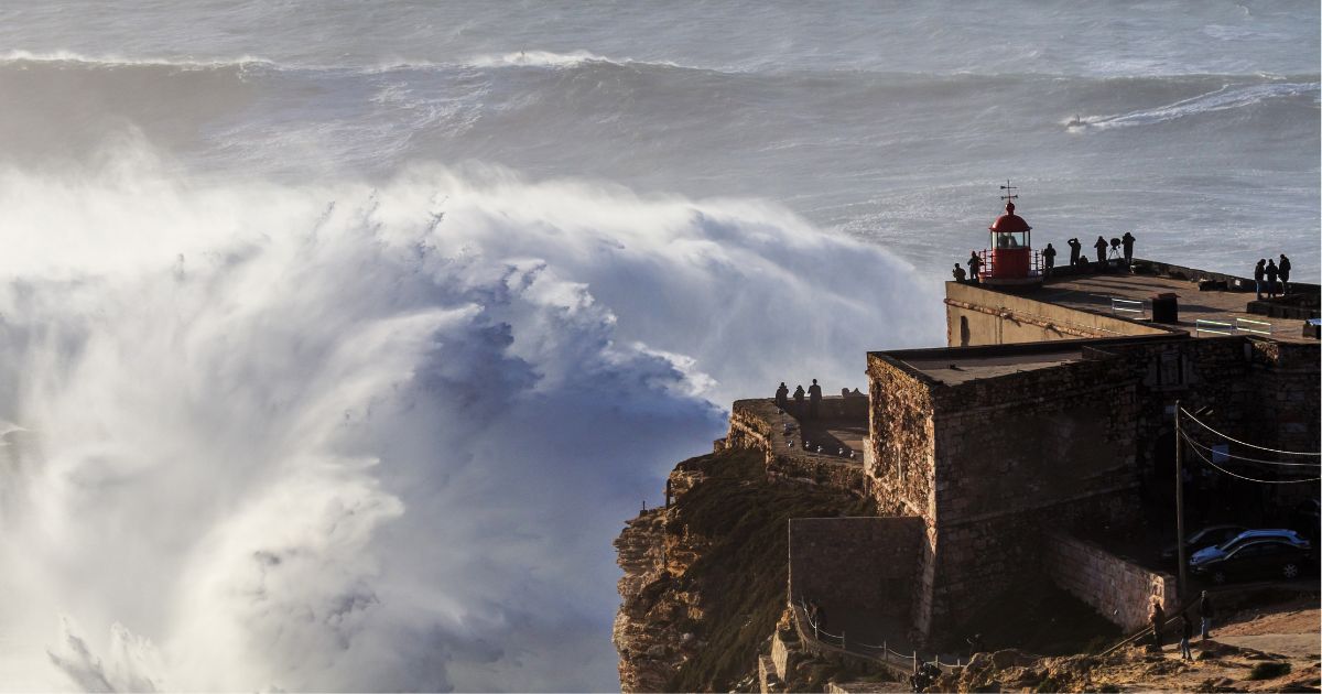Onde enormi a Nazaré