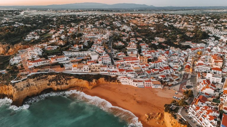 Wenn Sie zum ersten Mal auf eigene Faust reisen, fahren Sie nicht nach Uganda, sondern reisen Sie durch Europa.