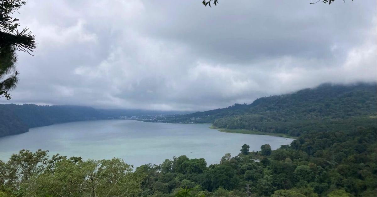 Danau Buyan Twin Lakes